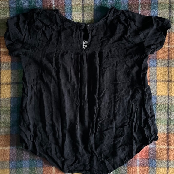 Dex Embroidered Black and White Peasant Top - Picture 2 of 5